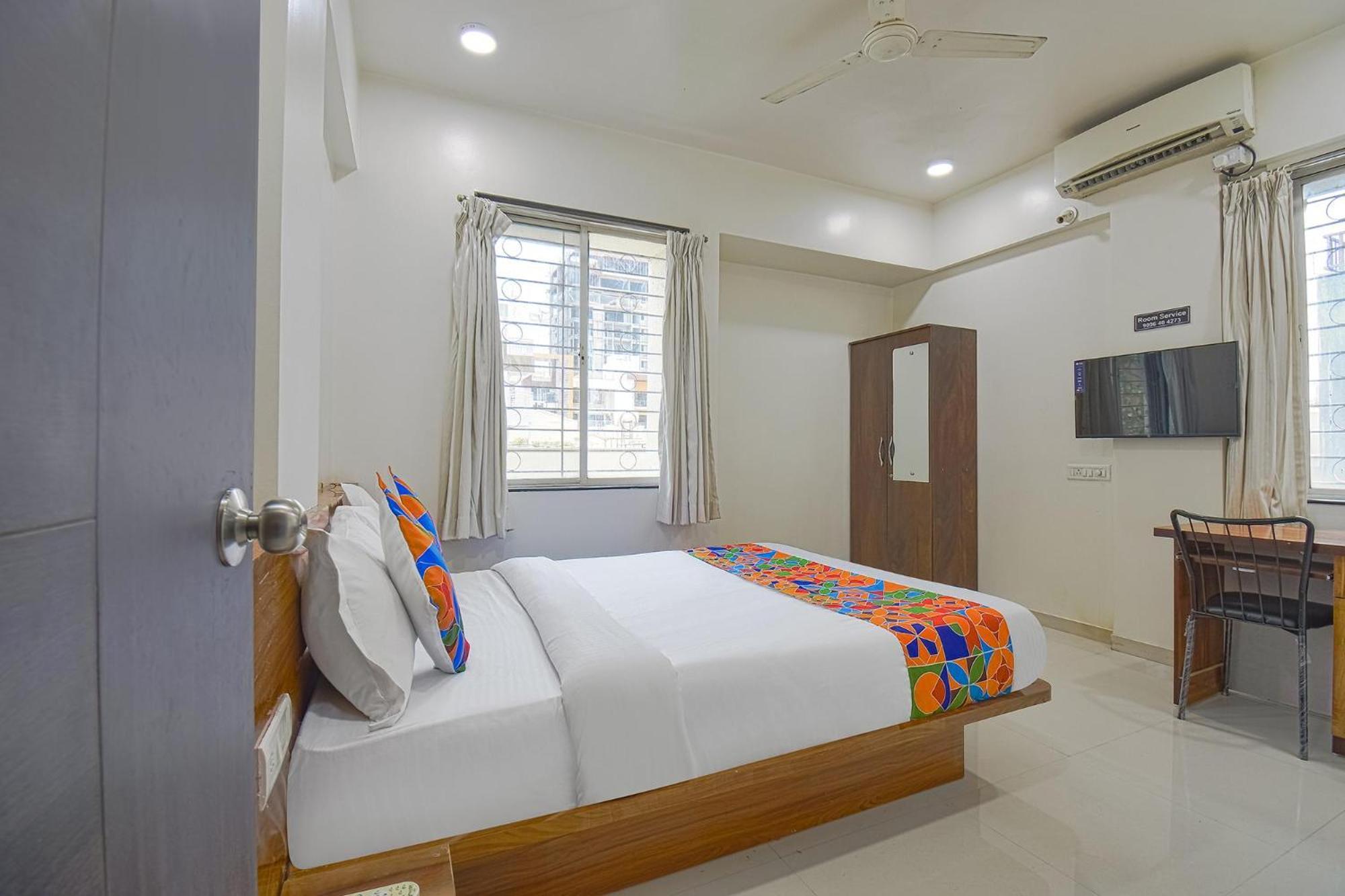 פונה Fabhotel Skylight Studio Rooms - Nr Mcf Camp מראה חיצוני תמונה