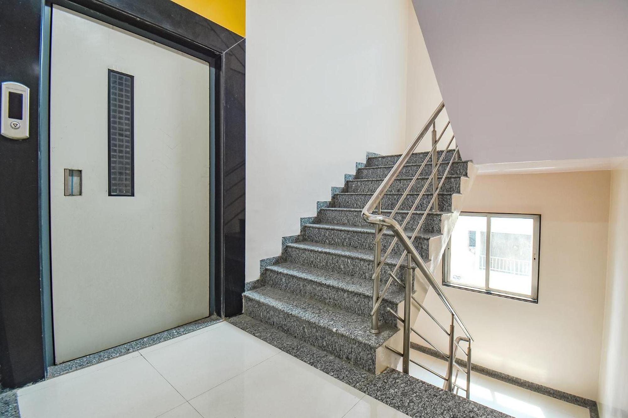 פונה Fabhotel Skylight Studio Rooms - Nr Mcf Camp מראה חיצוני תמונה