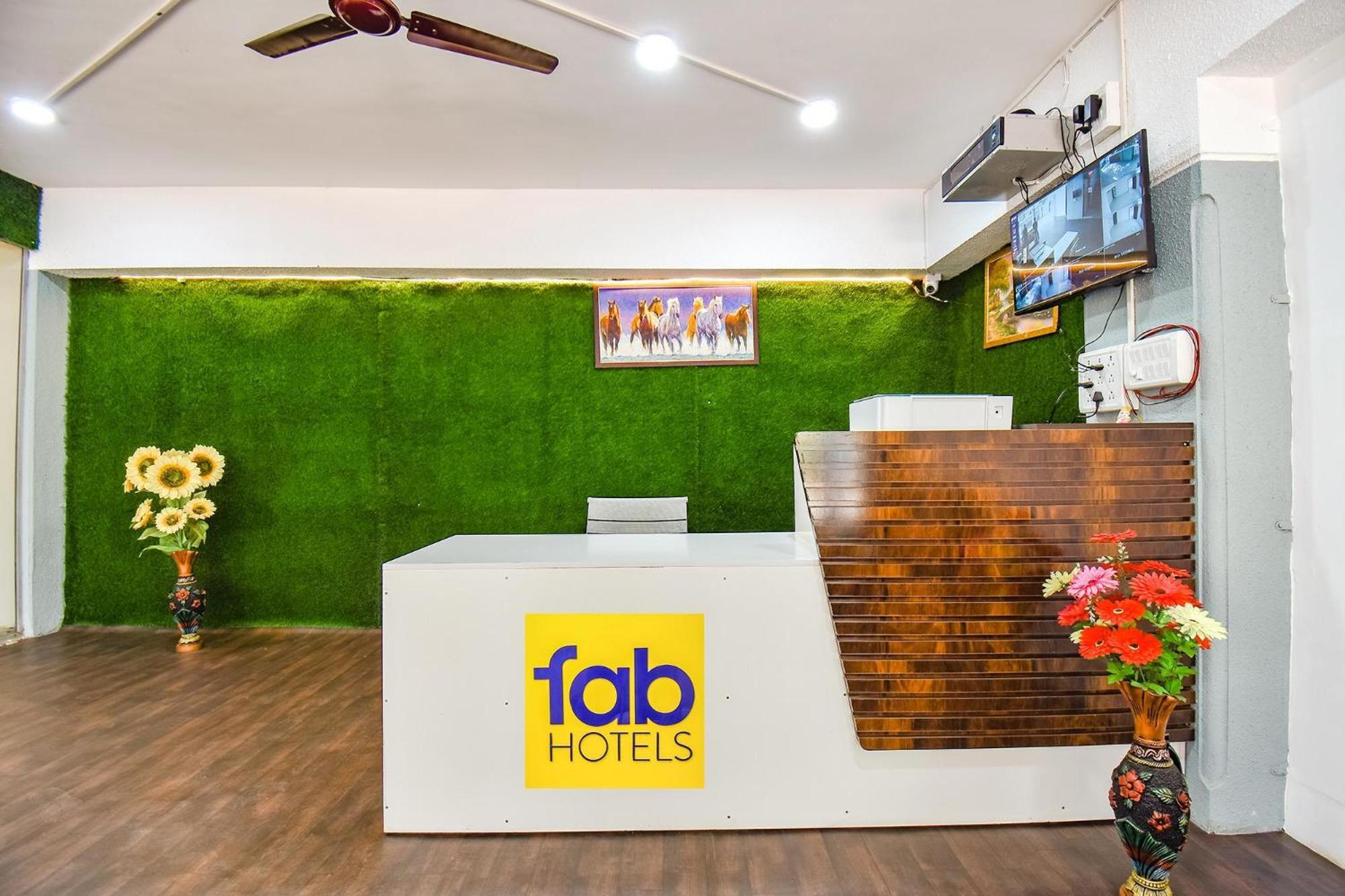 פונה Fabhotel Skylight Studio Rooms - Nr Mcf Camp מראה חיצוני תמונה